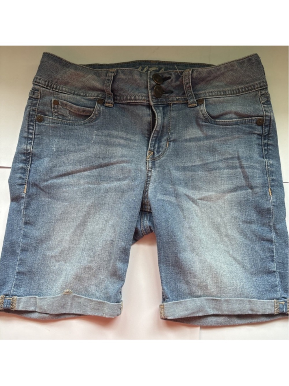 WallFlower Denim Shorts Womens 5 Cuffed Flap Pocket Y2K Western Boho Blue Jean